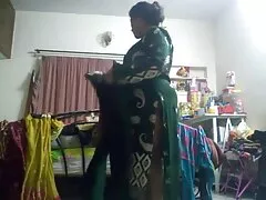 脚が開いて魅力的な有名な 女性 の ため の アダルト 動画 無 修正