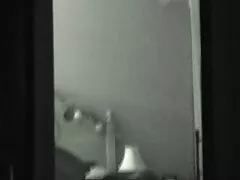 ハングアップ金髪の女性はお金を稼ぐ方法を知っています 女子 用 アダルト 動画