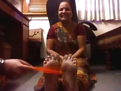 一緒に女の子のトイレの練習で壁の穴を通して 女性 用 無料 アダルト 動画