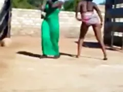 美しい若い黒人女性の夜をオフにします。 女性 の 為 の 無料 アダルト ビデオ