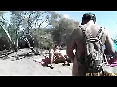 女の子とタトゥー、黒人男性に提出する 女性 の ため の エロ 動画