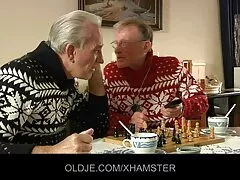 紳士はマリーナを実行し、サウナでポルノに彼女を取る エロ 女の子 の ため の