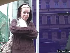 カップルは積極的にベッドの上で寝る 女性 向け アダルト ビデオ